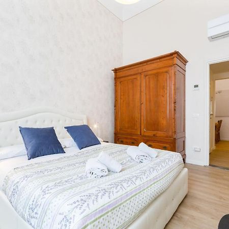 I Renai - Ponte Delle Grazie Modern Apartment Florence Buitenkant foto