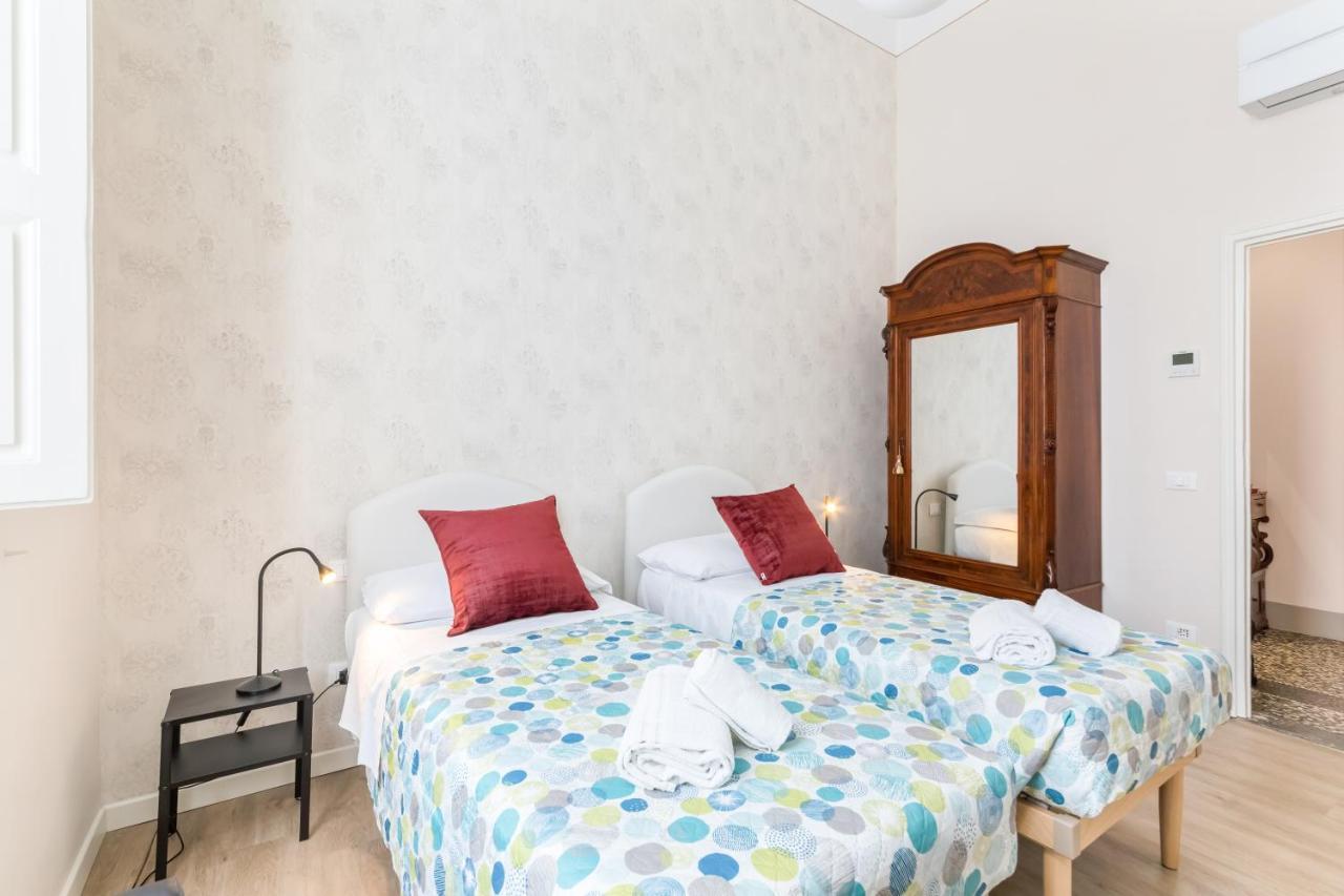 I Renai - Ponte Delle Grazie Modern Apartment Florence Buitenkant foto