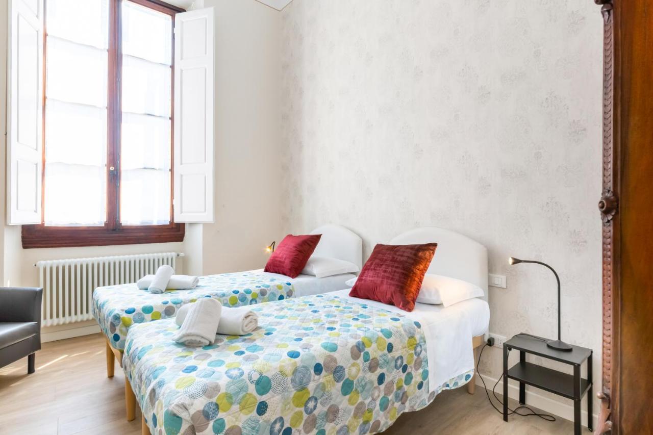 I Renai - Ponte Delle Grazie Modern Apartment Florence Buitenkant foto